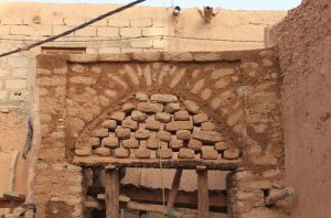 Agadir Ouzrou : travaux de restauration de la porte en cours